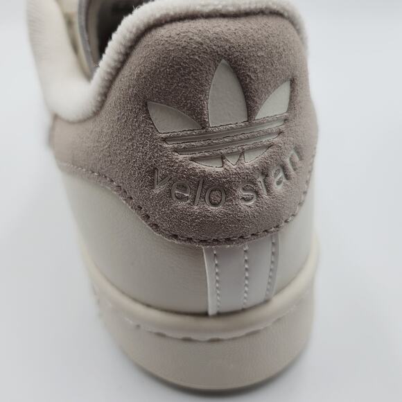 Athletic_Shoes